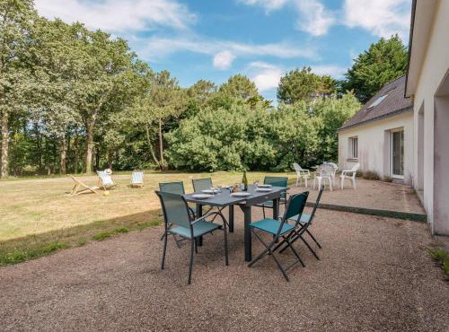 Spacieuse Villa à Crac'h : 4 Ch. pour 8 Pers., Beau Jardin, Proche Plages et WiFi - FR-1-477-244