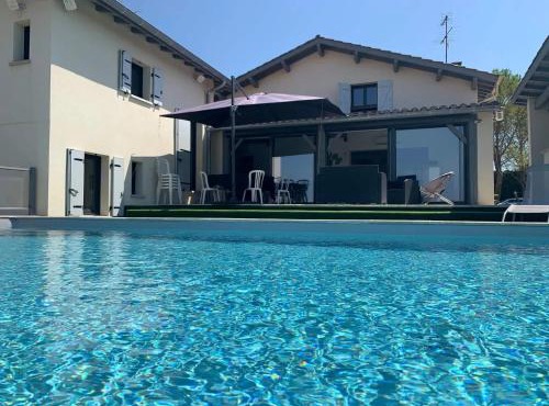 Spacieuse villa avec piscine privée à Aujols