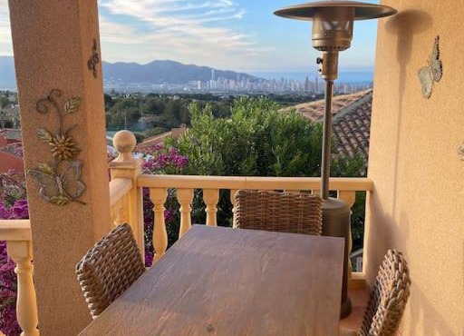 Spacieuse villa avec vue panoramique