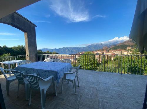 Spacieuse villa avec vue exceptionnelle