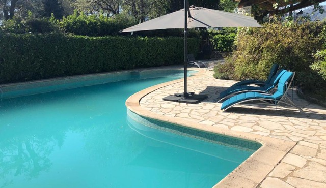 Spacieuse villa provençale au calme absolu.