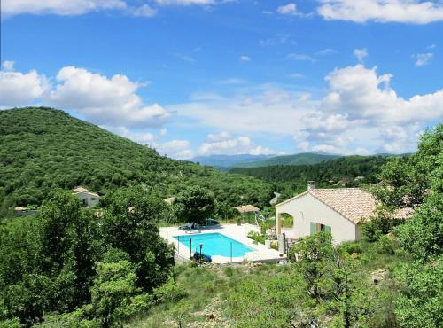 Spacieuse villa à Saint-Jean-du-Pin avec piscine privée