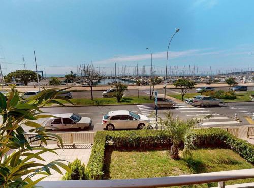 Spacieux 2P rénové face mer avec terrasse et garage - FR-1-196-381