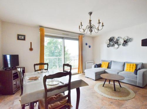 Spacieux appartement refait à neuf avec balcon et garage, proche centre-ville - FR-1-498-108