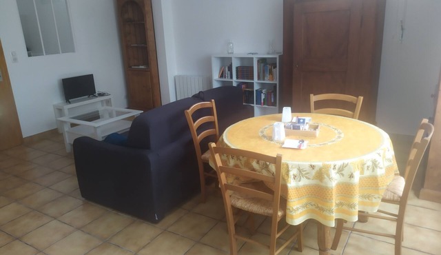 Spacieux F2 Entier, Neuf, Tres Lumineux ET Decore Avec Gout