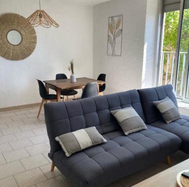 Spacieux 2 chambres, CLIM, parking prive ferme, LOCAL VELOS