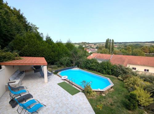 Spacieux gîte contemporain avec terrasse panoramique et piscine chauffée - FR-1-584-373