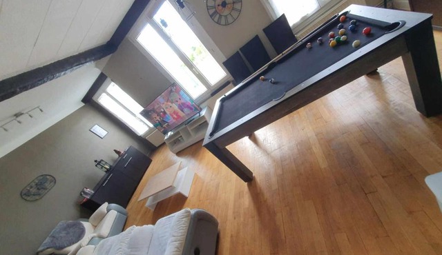 Spacieux - LITERIE HAUT DE GAMME - Billard - Fléchette -TV 65" - Netflix - Amazon Prime- LIT KING SIZE - 4 chambres - Jeux enfants - Terrasse - Barbecue - Géré par Presta-Zen'Services- Chez Aline