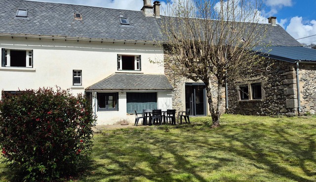 Spacious Auvergne House 170m² - 8 Pers - Nature in Volcano Park