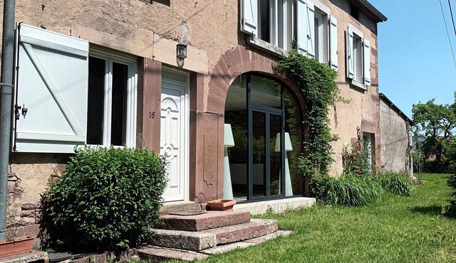 Spacious characterful gîte for 15 in Aillevillers with garden