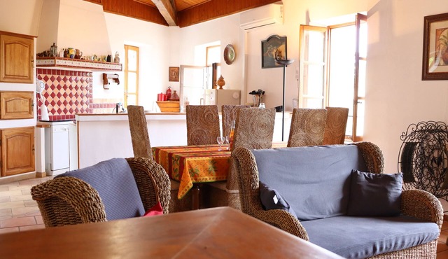 Spacious Provençal style house with private entry and garden