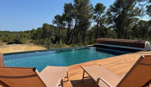 Spacious villa with pool and large private garden