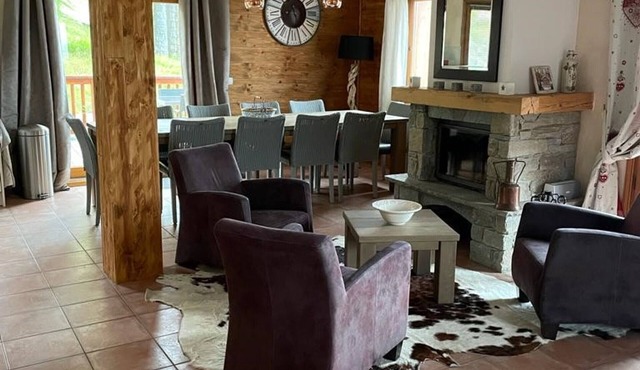 Spacious 150m² chalet for 10, ski-in/ski-out