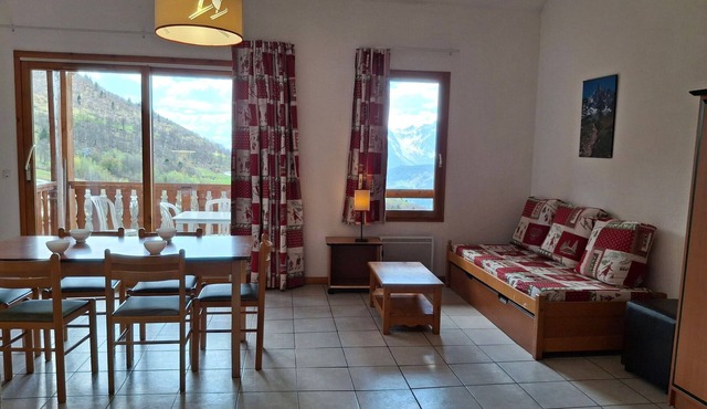 Spacious bright duplex for 8 with balcony