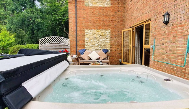 Spacious Rural Cottage Stay with Hot Tub – Jasmine at The Victorian Barn Dorset