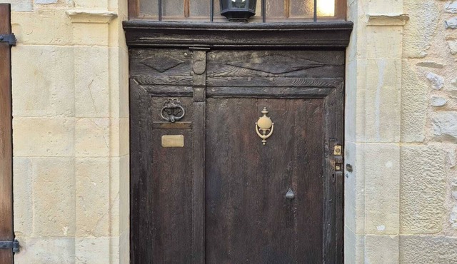 Spacioius holiday home with AC in centre town of medieval Puycelsi