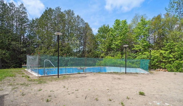 Spacious 5-bedroom, 7 bed chalet in Sainte-Agathe with AC, WiFi, 2x Fireplaces