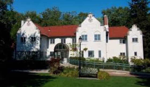 Spacious 2 bedroom House with full Access