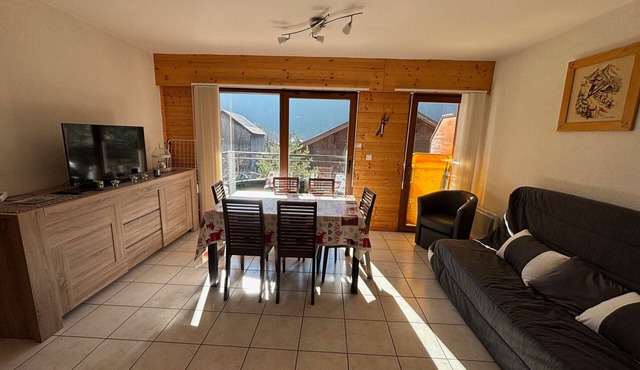 Spacious 3-room central flat with balcony, parking, pets allowed!