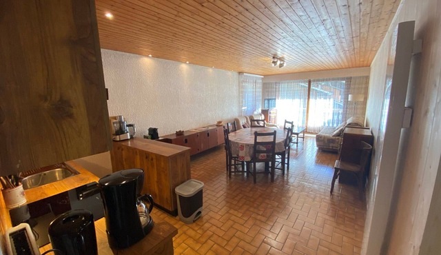 Spacious 3-room apartment near slopes with Wi-Fi and parking
