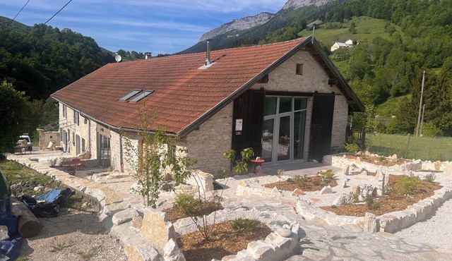 Spacious 2* Gite-Nid in the authentic Vercors near all amenities