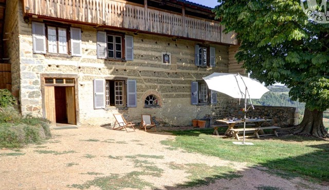Spacious and cozy family gîte, pets allowed, up to 10 people