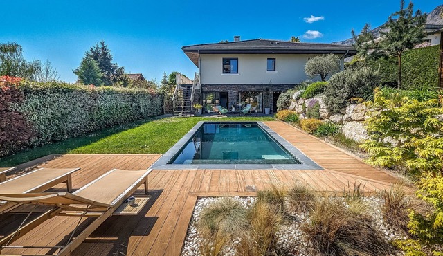 Spacious villa at the foot of the chartreuse 12p. 5 bedrooms, pool. mountain view