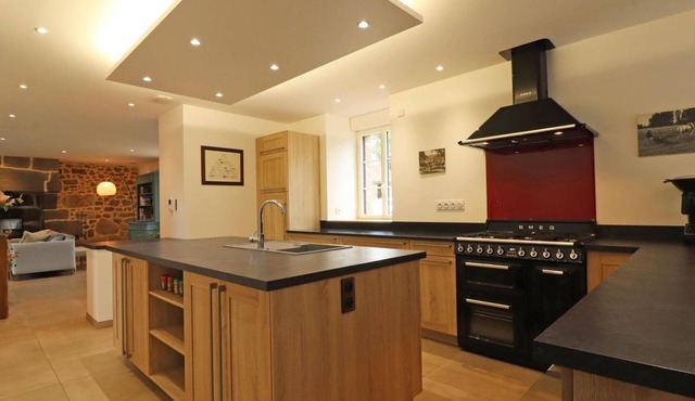 Spacious house with garden, spa, and game room