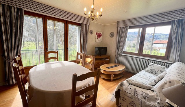 Spacious Cottage Near Lake Moselotte with Baby Equipment, Pet-Friendly, and Winter Sports Nearby