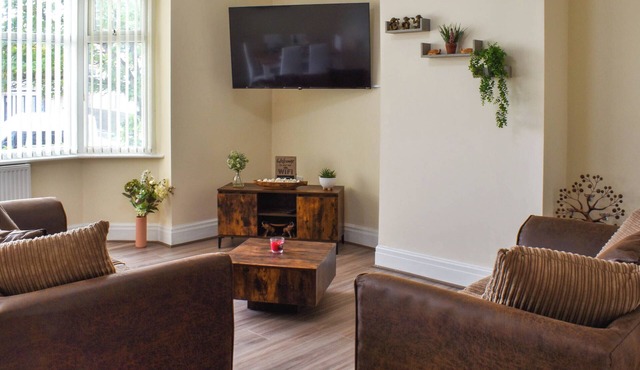 Spacious, stylish coastal duplex with sea-view decking and balcony.