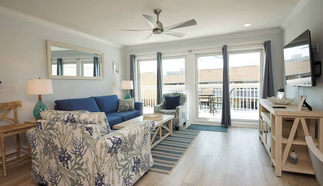 Spacious 1.5BR Condo on the Canal
