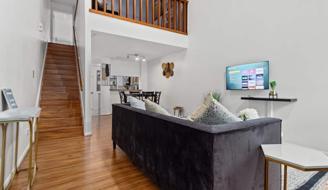Spacious 1 bed 1 1/2 Bath With A Large Study that sleeps for 5