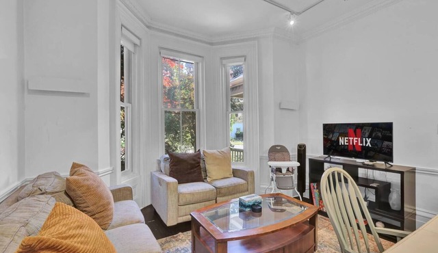 Spacious 1 bed 1 bath | Close to Downtown & Beach