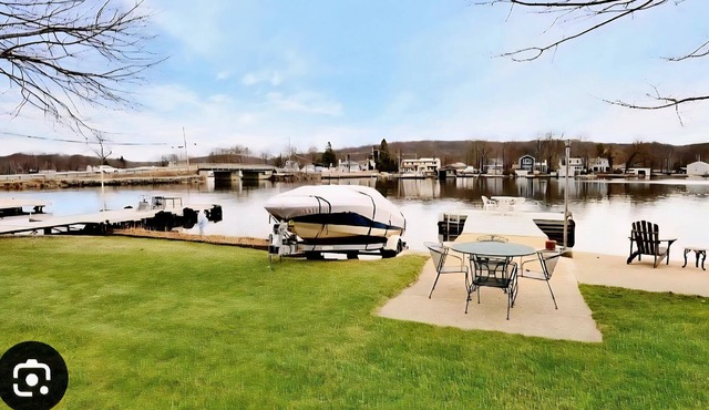 Spacious 1 Bed 1 bath Lakefront Apartment in Lake Hopatcong, NJ with lake access