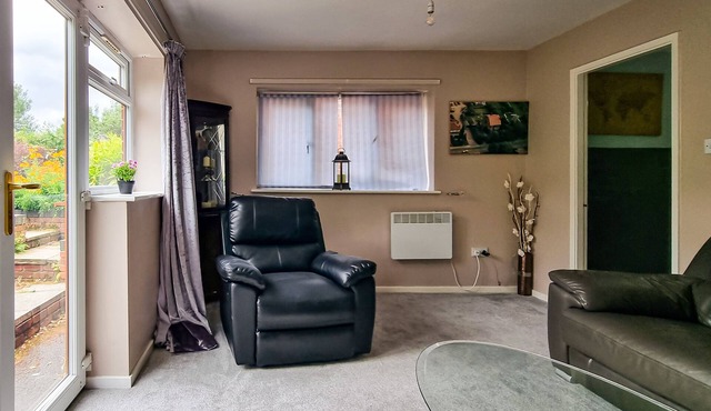 Spacious 1-Bed Annex with Private backyard