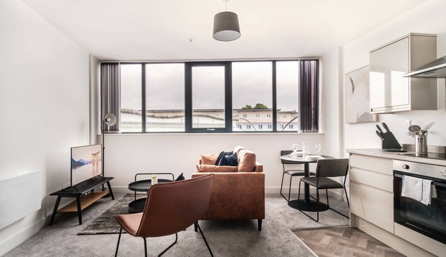 Spacious 1 Bed Apartment in Central Wrexham