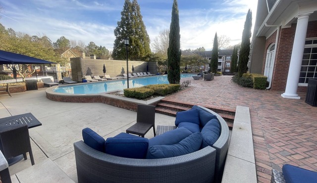 Spacious 1 Bedroom Retreat. The perfect bled of when Luxury meets Comfort.