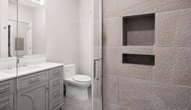 Spacious 1-bedroom apartment in delightful New Brunswick with AC