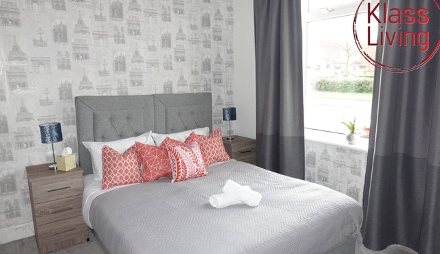 Spacious 1 bedroom apartment with good motorway links.