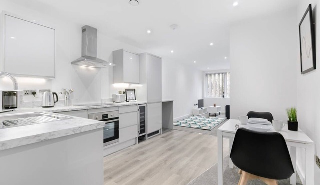 Spacious 1 Bedroom Apartment in Central Newbury