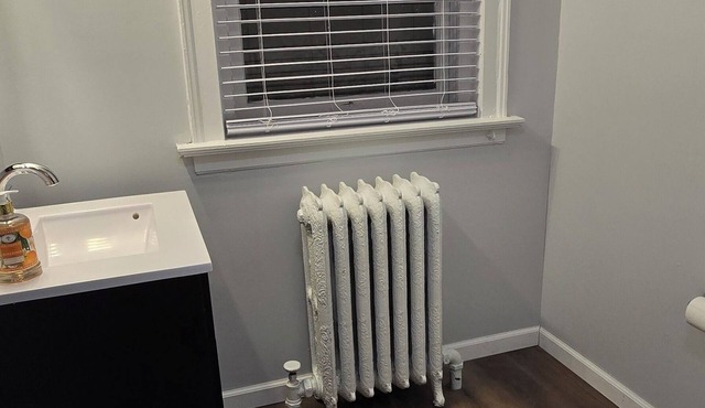 Spacious 1-bedroom apartment with fitness room, WiFi in pleasant Rockford