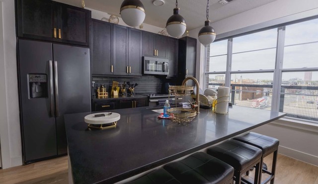 Spacious 1-bedroom condo in prime Dallas location