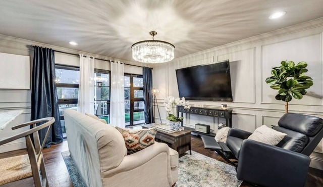 Spacious 1-Bedroom Dallas condo minutes from downtown, designed to Marriott Gold Standards and featuring the Pod Pro smart bed for peak comfort