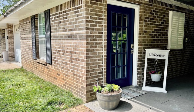 Spacious 1-bedroom guesthouse in lovely Wiggins with WiFi, AC