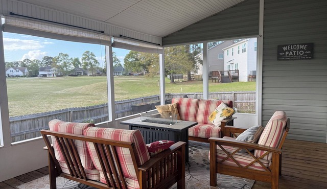 Spacious 1-bedroom guest house in Rincon on golf course- safe neighborhood