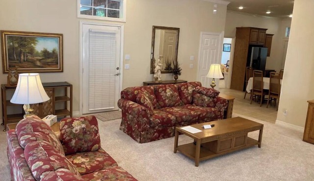 Spacious 1-Bedroom Guesthouse in the Woods