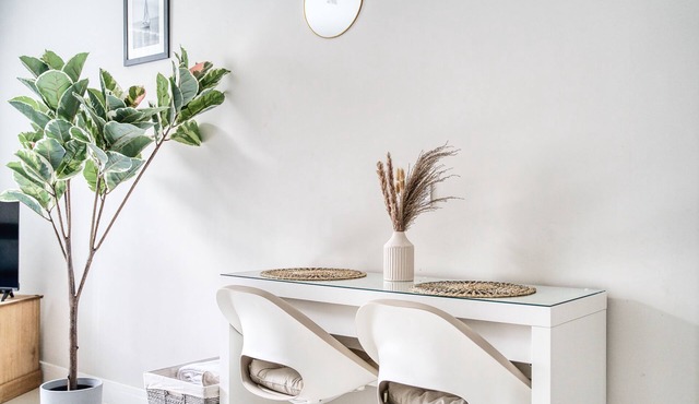 Spacious 1 Bedroom Near Hospital