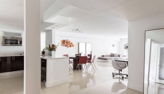 Spacious 1 Bedroom-1 Bathroom with Terrace Steps Away from Bal Harbour Beach