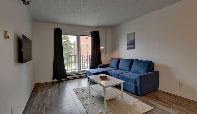 Spacious 1 bedroom, with balcony, Laval, all incl