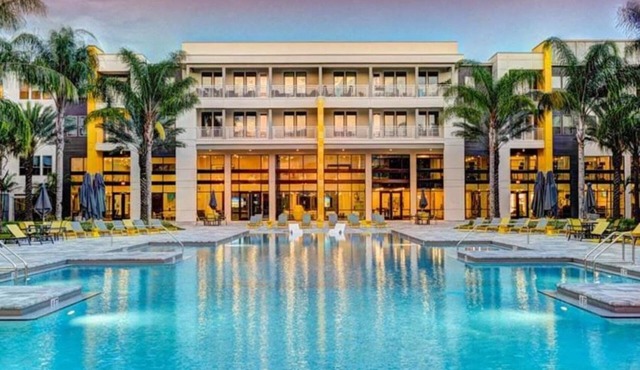 Spacious 1-BR, 2-King Beds, Near Mayo, Pool, Gym, Fast Wifi Workspace, Beach